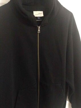 Universal Thread Men’s Black Sweater - Classic Pullover